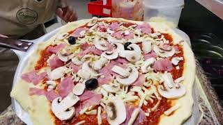 (italian Pizza ️??il sapore italiano ) طريقة عمل البيتزا الايطالية بكل سهولة