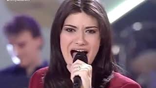 Laura Pausini - Amores Extraños