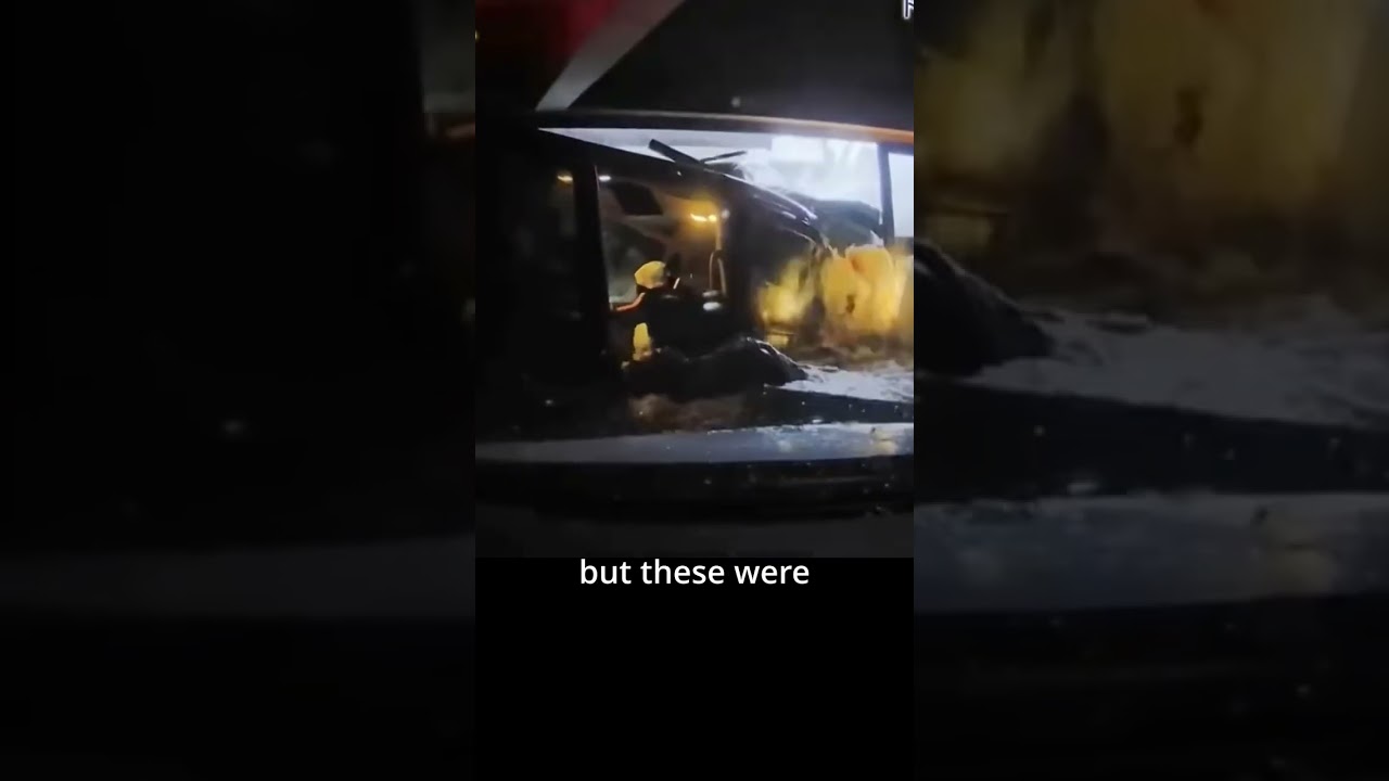 Через 11 минут после землетрясения мощное цунами обрушилось на побережье Японии.