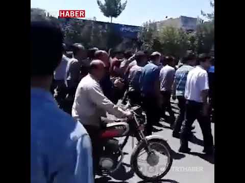 İran'da halk hayat pahalılığını protesto etti