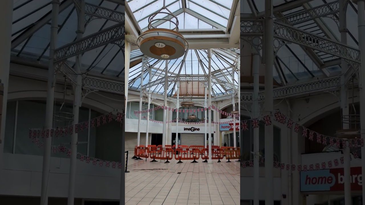 A walk through the Riverside Shopping Centre in Evesham (August 2025)