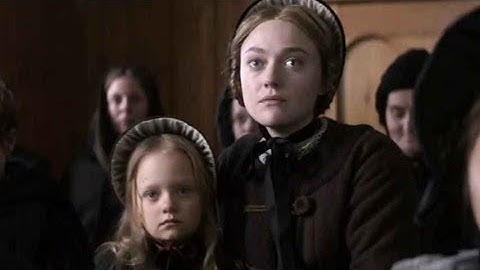 ひきつるダコタ・ファニング、ガイ・ピアースの正体は？映画『ブリムストーン』本編映像