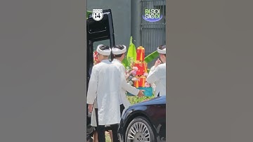 Toàn cảnh lễ ăn hỏi Shark Bình - Phương Oanh: Vệ sĩ dù đen "lố" hơn cả đám Hà Tăng | Đi Soi Sao Đi