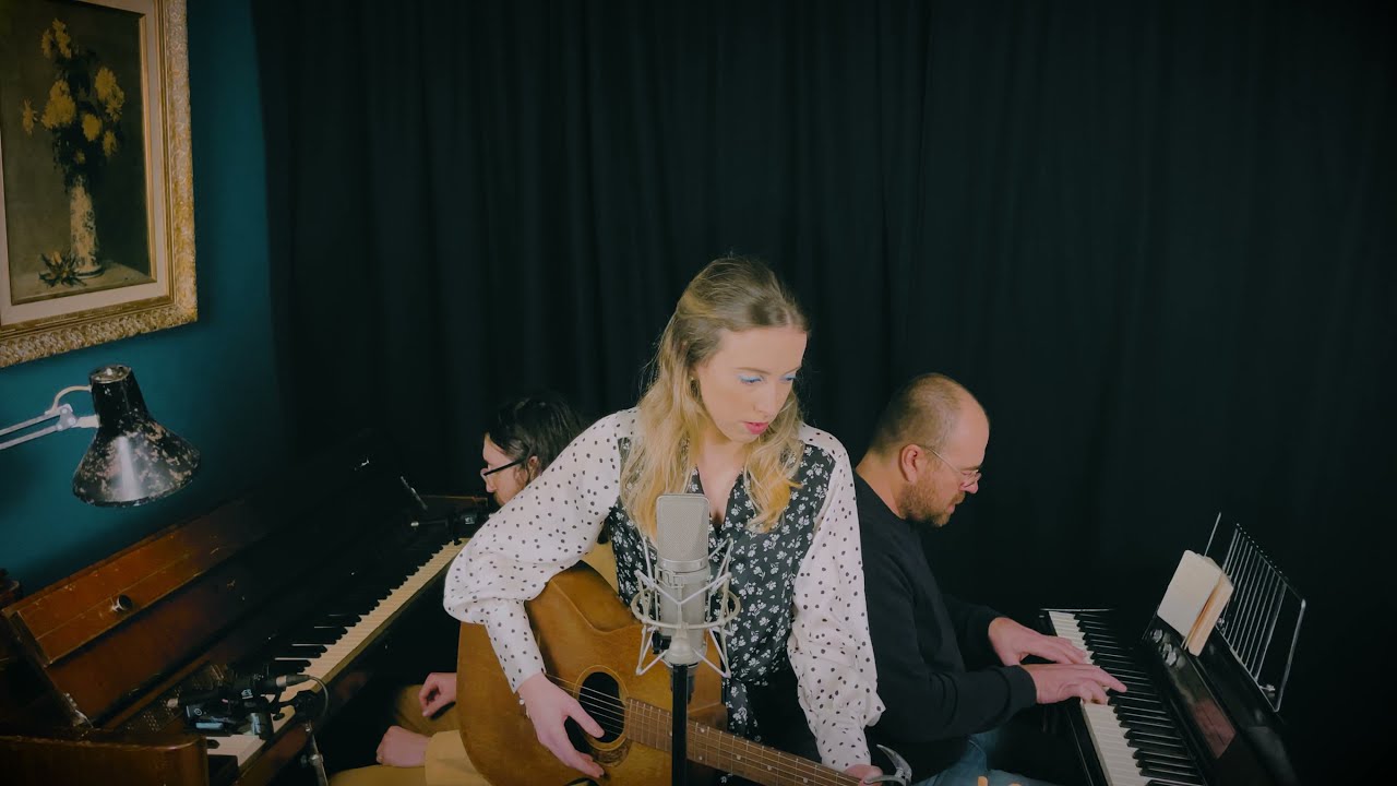 Danielle Lewis - My Youth (Live)