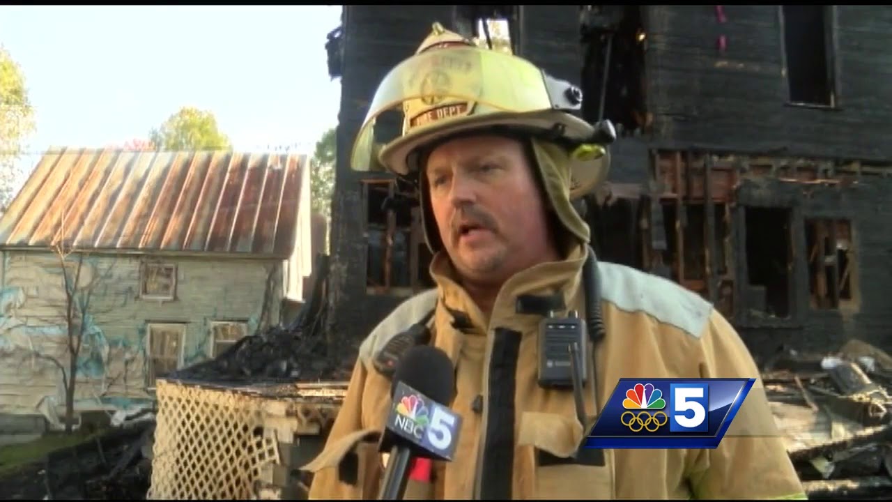 Man's dog alerts him to fire at neighbor's home - YouTube