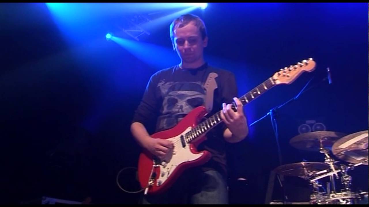 Wojtek Pilichowski - Message In A Bottle (good audio & video)