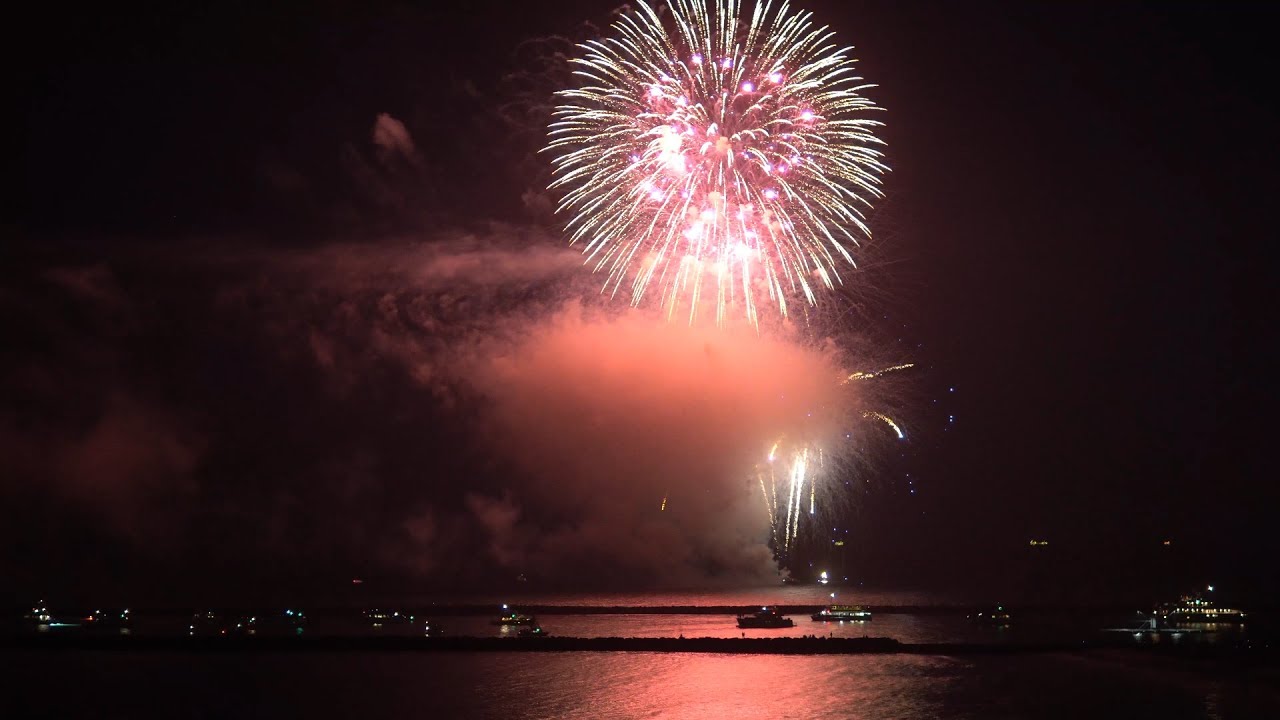 CDM Newport Beach, CA, Fireworks, 7/4/2017 Part 1 (4K30p) YouTube