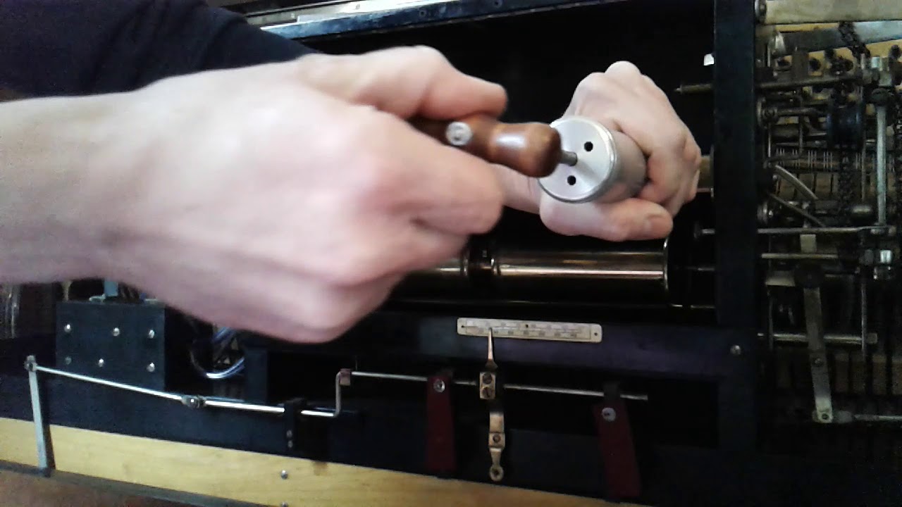 How to use a tracker bar pump ? Keep your pianola / player piano alive ! Fr + En subs YouTube