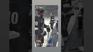 Artemi panarin gave me his stick los angeles kings nhl 하키 팬서비스 파네린
