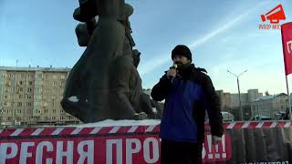 Жители Кунцево на митинге в защиту киноцентра Соловей в Москве