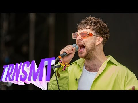Tom Grennan Performs