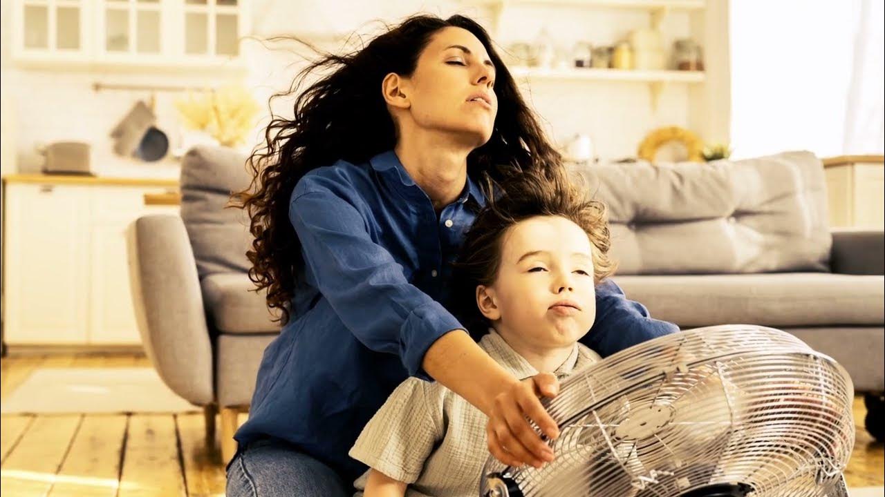 Мама помогла снять стресс. Мать помогает сыну расслабиться. Помог маме расслабиться. Мама помогла доченьке расслабиться. Помог маме расслабиться.