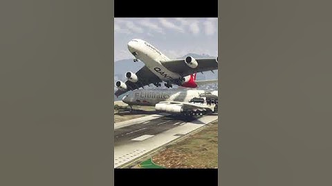 Airplane accidently came in the runway during landing of A380 😱 #indigo #vistara #airindia #airaisa