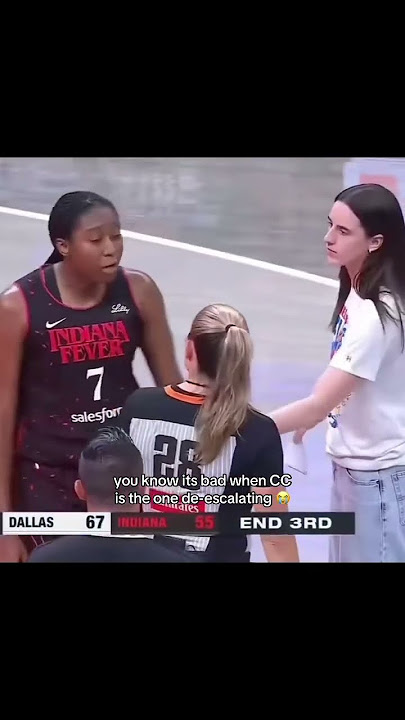 Caitlin Clark had to hold back Aliyah Boston and Stephanie White from the referees 🤣