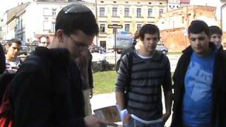 Netanel recites tehillim at destroyed Tarnow shul