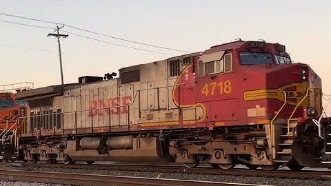 BNSF Fakebonnet Meets with Heartland Flyer in Fort Worth