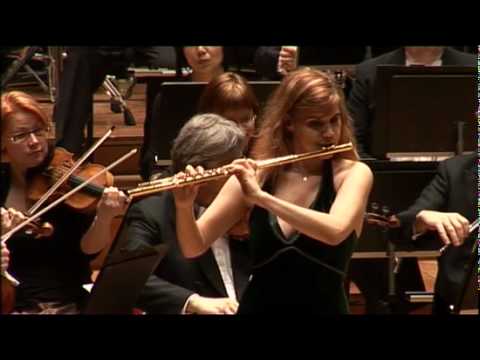 Sharon Bezaly playing Khachaturian's Violin Concerto (version for flute)