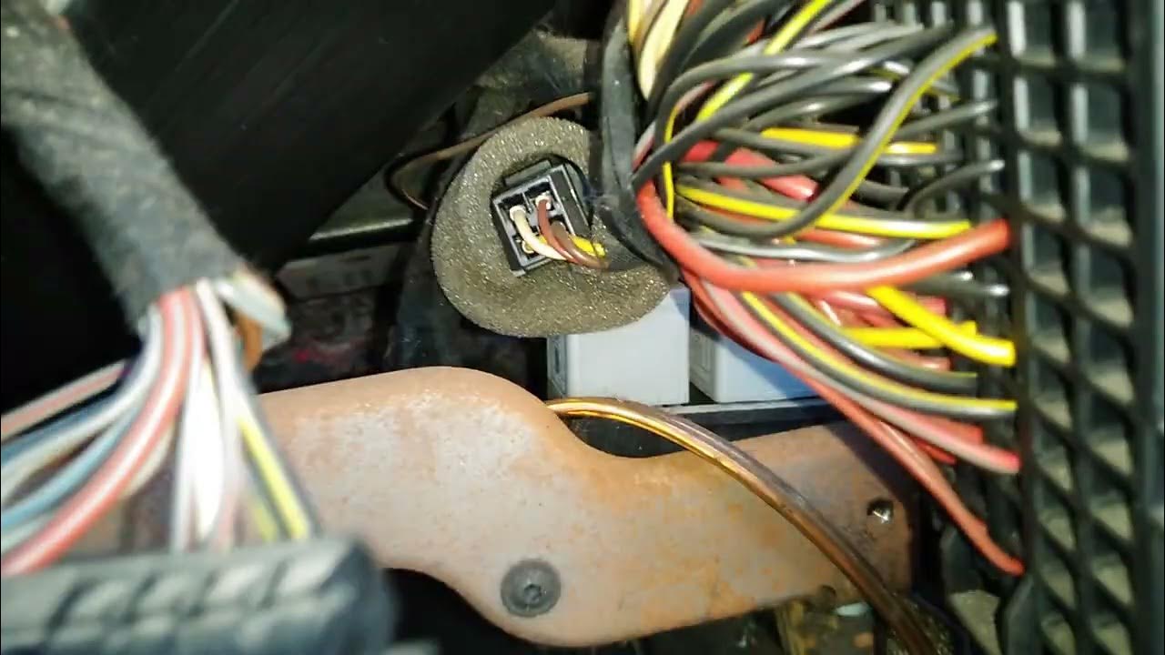 Vw golf mk1 tenaciti, 2009, 1.4i MPI, fuel pump relay location. YouTube