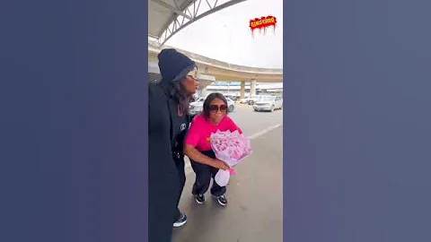 See how Wunmi Toriola was welcomed at the Airport by kicking, Bolaji and Bisola #ginger #shorts