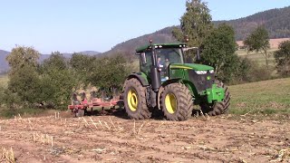 JD 7230R s pluhem Gregoire Besson