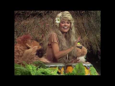 The Muppet Show - 404: Dyan Cannon - “Civilization (Bongo Bongo Bongo)” (1979)