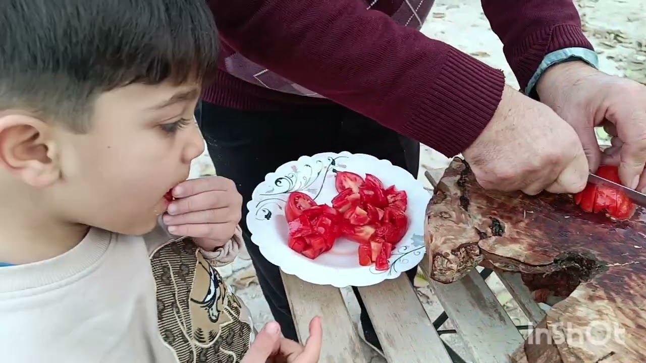 خونه باغ درپلائین،طبخ آبگوشت سنتی روی هیزم