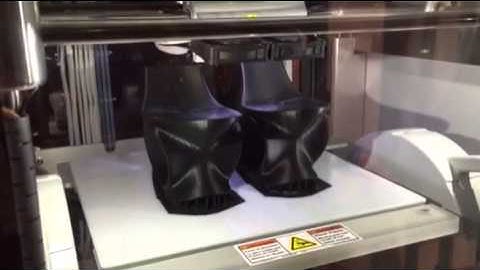 Cube Pro Duo Printer in action - wearable CES 2015 #ces2015