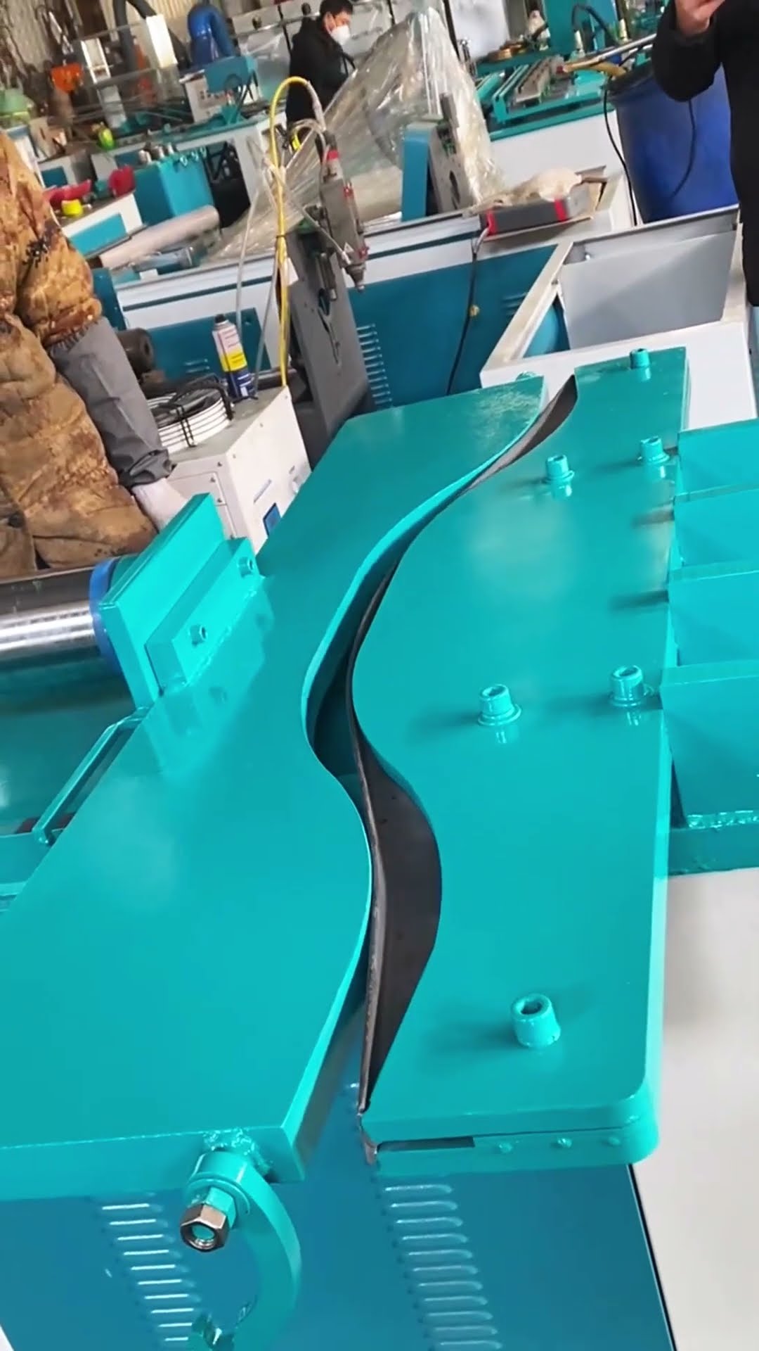 Hydraulic top bending process of steel- Good tools and machinery make work easy