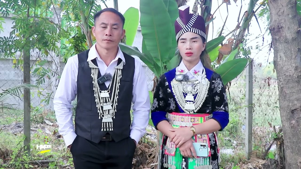 Kwv txhiaj nkauj iab nraug oos txoj kev hlub by Leej Xyooj thiab Nkauj swm Muas