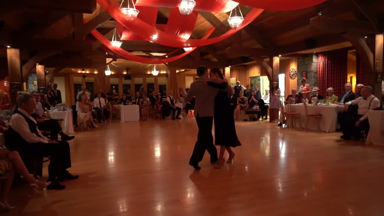 Daniel Juarez & Alejandra Armenti dancing a milonga to 