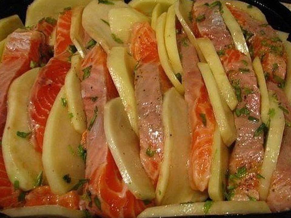 Рецепт приготовления брюшек лосося, запеченных с картошкой: быстро и вкусно