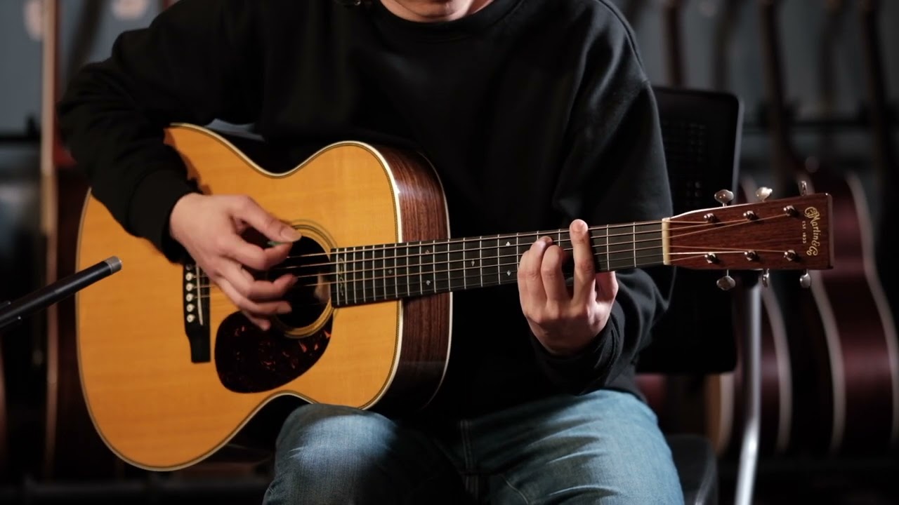 2016 Martin 000-28EC - YouTube