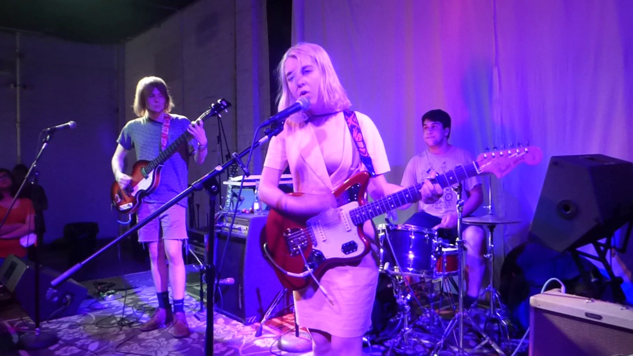 Snail Mail - Static Buzz (Houston 06.16.17) HD auf YouTube ansehen Snail Mail - Static Buzz (Houston 06.16.17) HD auf YouTube ansehen