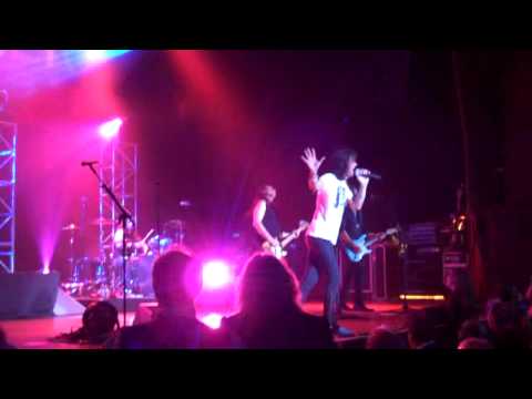 Foreigner Live In Lynn "Waiting"