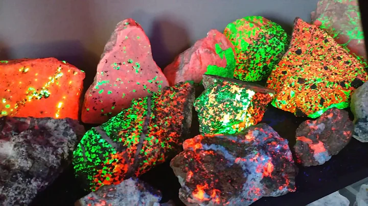 New Jersey Fluorescent Minerals Under Daylight and Shortwave