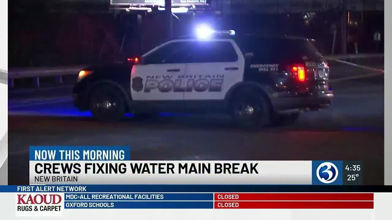 Crews work to fix water main break in New Britain - YouTube