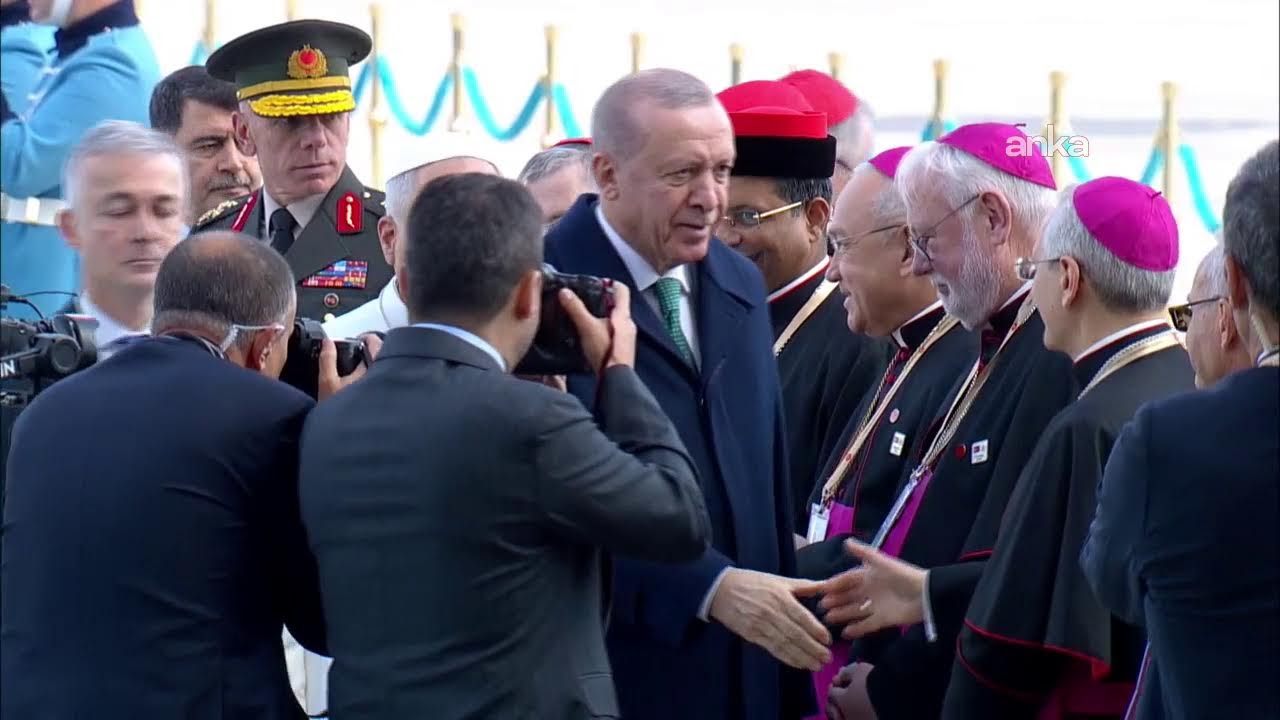 Cumhurbaşkanı Erdoğan, Papa 14. Leo'yu Cumhurbaşkanlığı Külliyesi'nde karşıladı
