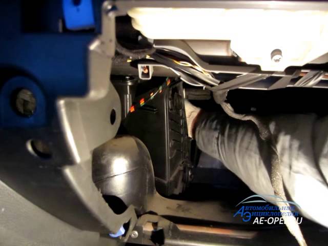 Замена фильтра салона на Opel Astra