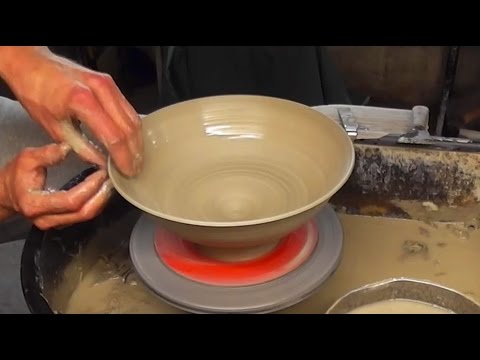 Throwing / Making a quick pottery bowl on the wheel : New angle - YouTube