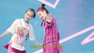 Yeji and Ryujin playing in the water 🥲 screenshot 5