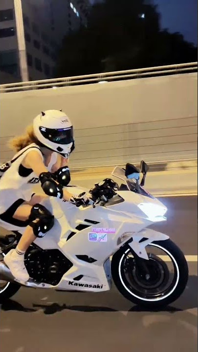 Menurutku fairing putihnya terlihat bagus #kawasaki #ninja400 #fyp #shorts #ladybikers