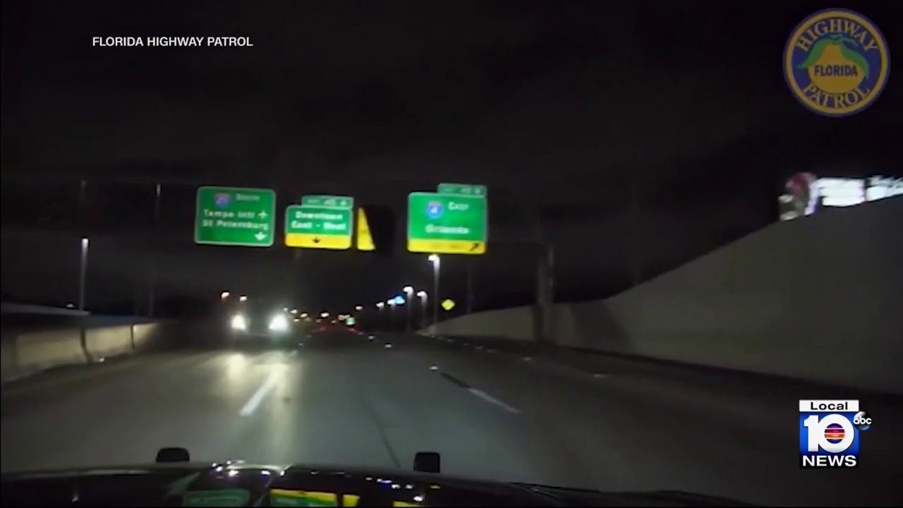 Wrong way driver is caught on camera on a Tampa highway - YouTube