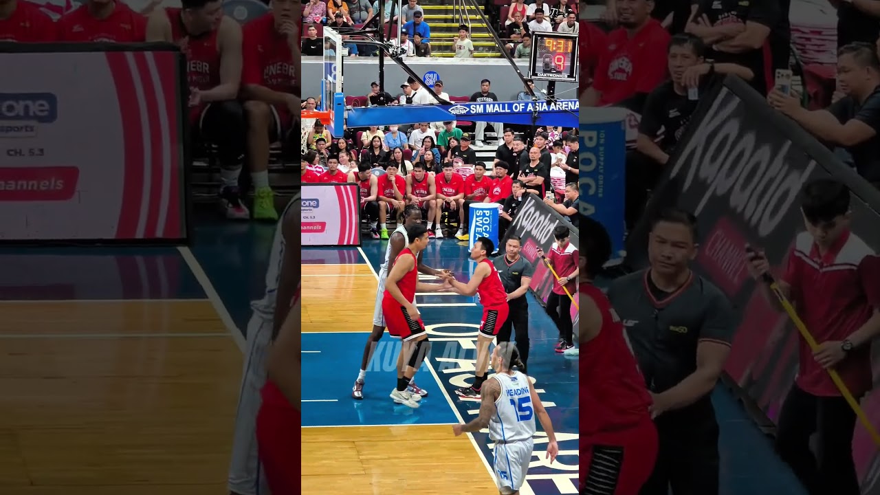 Bol Bol and scottie Thompson showing real sportsmanship