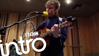 George Ezra performs 'Break Away' at Maida Vale on BBC Introducing in the West chords