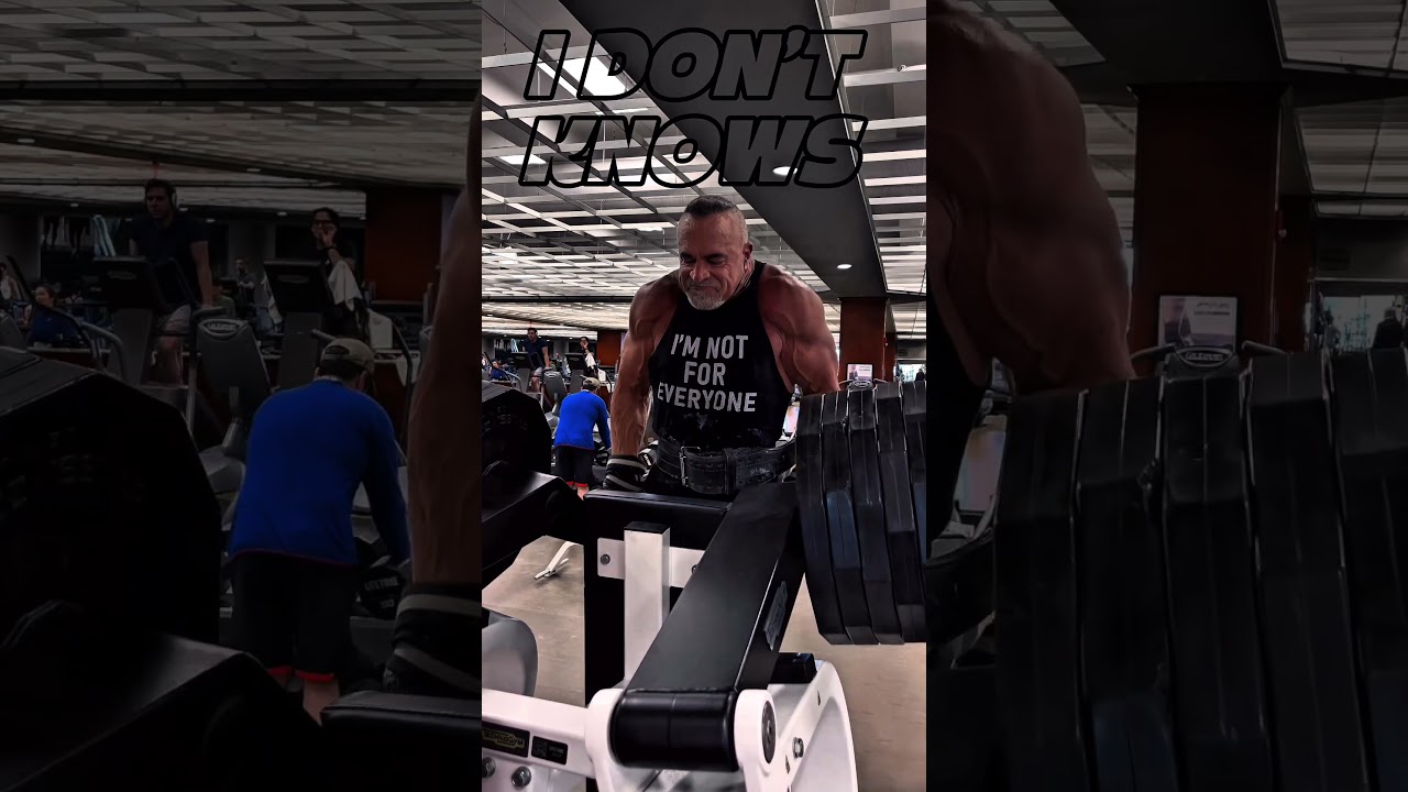 HOW DO YOU WORK TRAPS??? I DON’T KNOWS #shrugs #workout #motivation #muscle #exercise