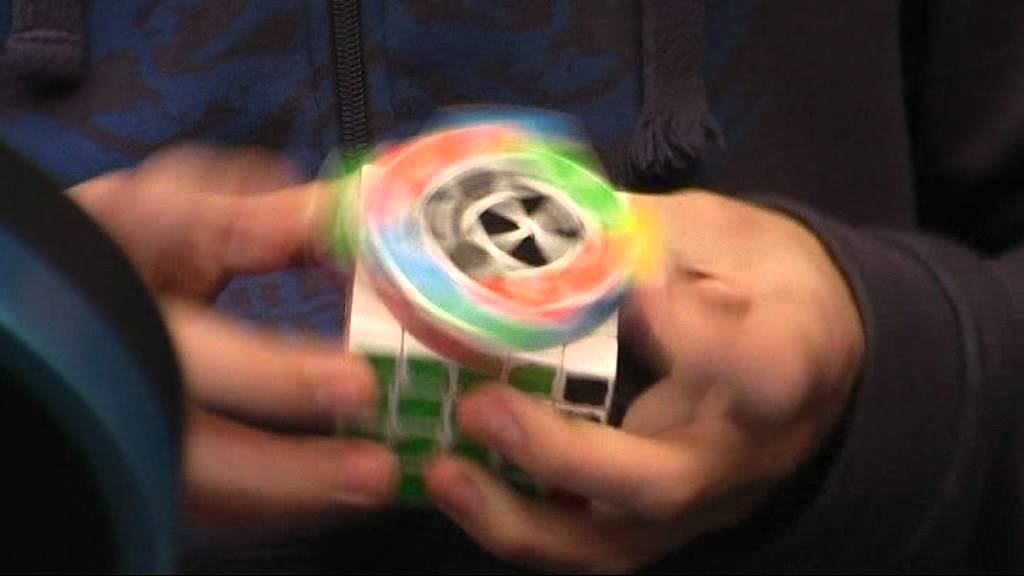5x5 Rubik's Cube former world record average: 1:04.20 seconds