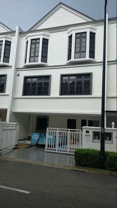 hujan pun tak menghalangi semangat kerja 💪💪