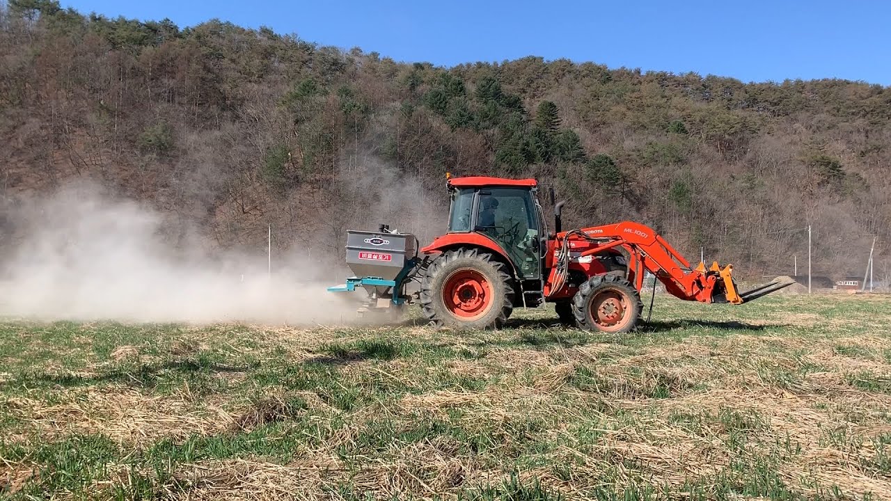 토양개량제 비료살포 [ 구보다 M7060으로 하루 10만평 뿌리기 ] 규산 석회고토 공동살포 작업 KUBOTA M7060 TRACTOR EP.6