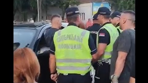 Kikinda! Ćacilend, upad kolima, lažno privođenje, pad bake sa bicikla, smeh Ćacija, blokada.Pogledaj