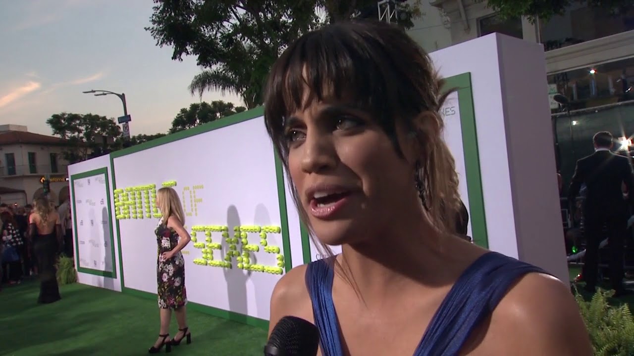 Battle Of The Sexes LA Premiere : Itw Natalie Morales (official video) - Yo...